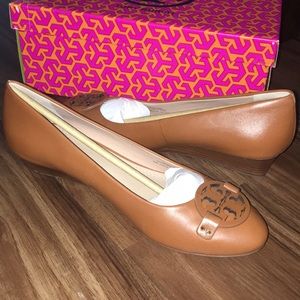 Tory Burch Flats - Tan Leather